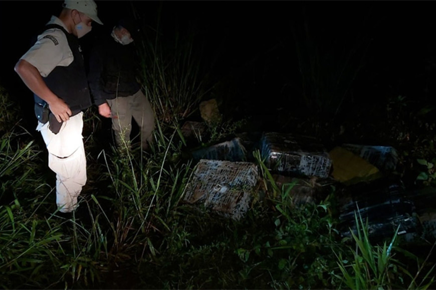 ELLITORAL_372376 |  Gentileza El momento del hallazgo del cargamento abandonado.