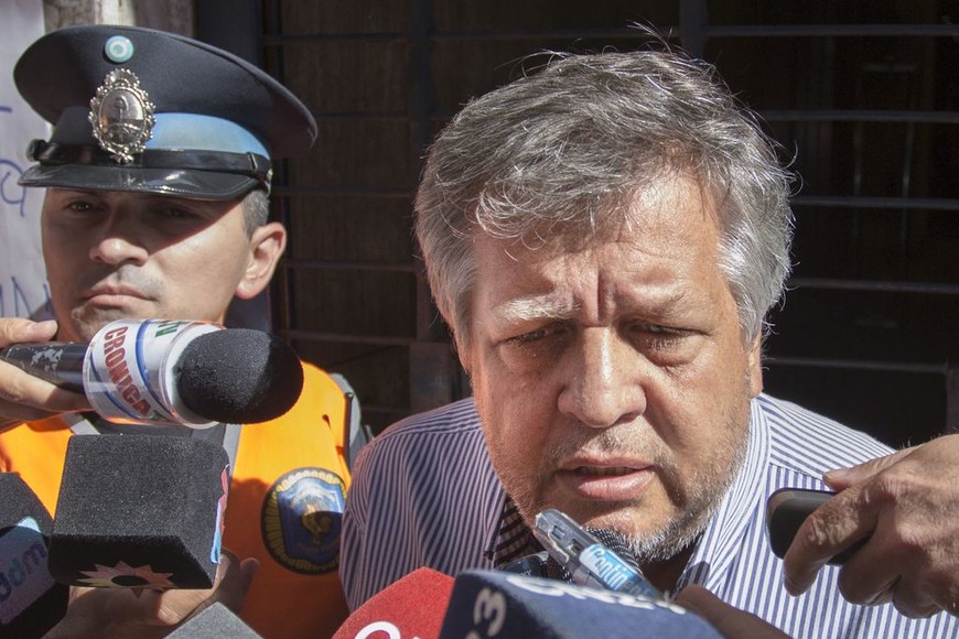 ELLITORAL_283776 |  Archivo zzzznacp2NOTICIAS ARGENTINAS BAIRES, FEBRERO 8: ARCHIVO-El fiscal federal Carlos Stornelli, que interviene en la denominada causa de los cuadernos, aseguró hoy que la denuncia en su contra por supuesto pedido de coimas a través de un abogado es parte de una "operación política berreta" en su contra.  El representante del Ministerio Público negó las acusaciones sobre los presuntos sobornos, que -según la denuncia- habría pedido a través del abogado Marcelo D´Alessio.Foto NA: DANIEL VIDESzzzz