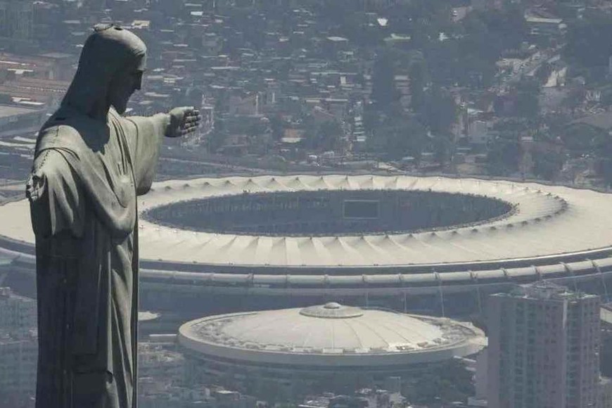 ELLITORAL_388958 |  Gentileza El Cristo Redentor y el estadio Maracaná, dos de los símbolos de Río de Janeiro. ¿Serán ellos los testigos del primer título de Messi con la Selección mayor?
