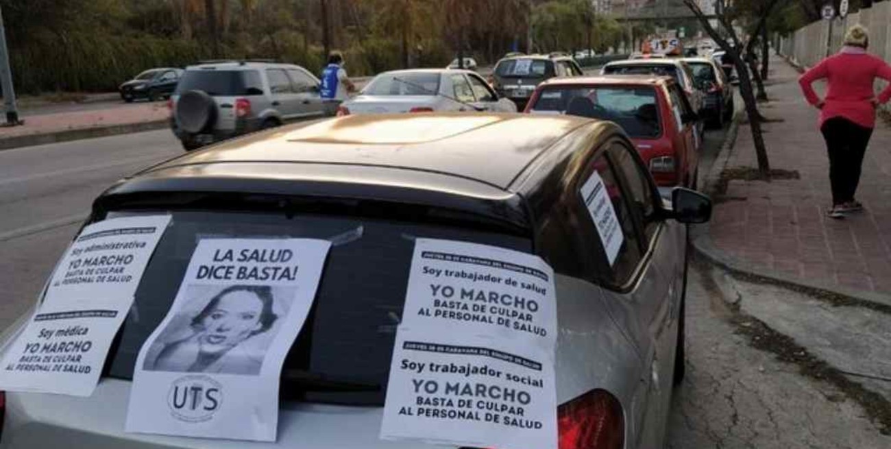 Médicos de Córdoba volvieron a realizar una caravana de protesta 