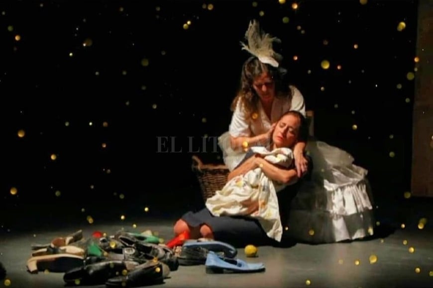 ELLITORAL_400649 |  Gentileza Teatro del Bardo El hombre acecha : el regreso de la puesta con Gabriela Trevisani y Valeria Folini, bajo dirección de Gustavo Bendersky.