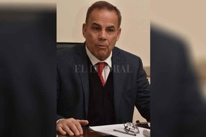 ELLITORAL_323904 |  Guillermo Di Salvatore El camarista apeló a la formación de  un juez humano  como marca del siglo XXI, contra la imagen del  viejo juez que encerrado atrás de su escritorio .