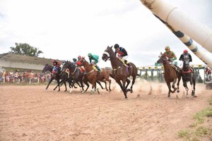 ELLITORAL_362711 |  Manuel Fabatía Se larga el clásico. Sycomore War agarra la punta.