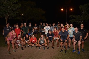 ELLITORAL_352952 |   Parte del nutrido grupo de jugadores lasallanos en un alto de la práctica en plna Costanera santafesina.