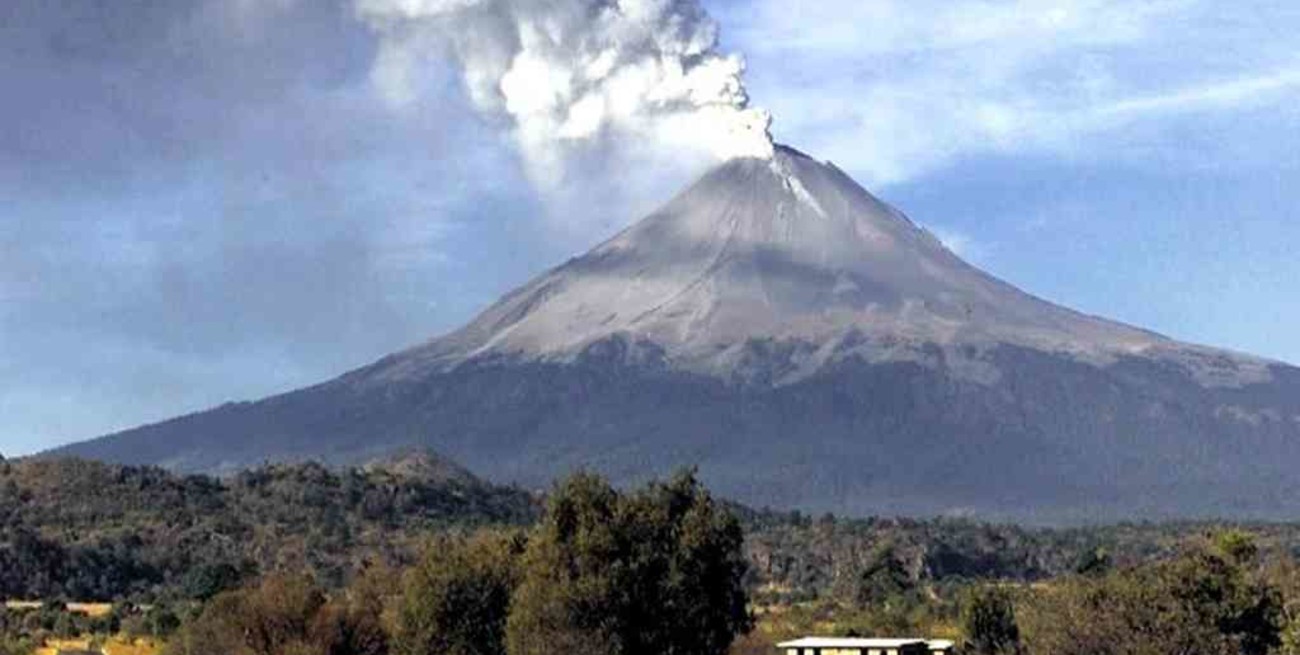 El volcán Popocatépetl registró 82 exhalaciones y cuatro explosiones