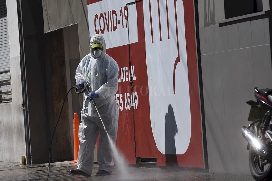 ELLITORAL_307185 |  Mauricio Garín El avance del virus introdujo cambios en la economía, el sistema sanitario y en toda la sociedad argentina