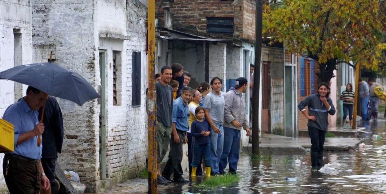 Acampe frente a la Legislatura a 18 años de la inundación de 2003