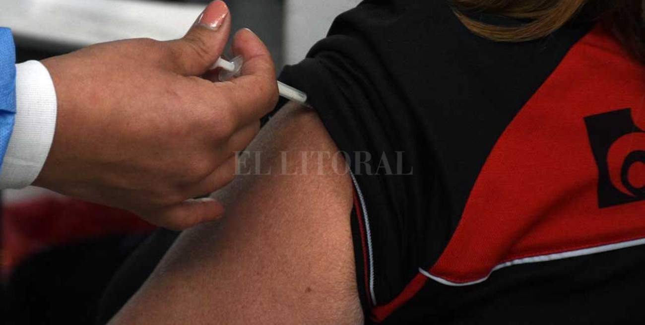 Vacunación en Santa Fe: los menores de 18  pueden inscribirse pero aún no están habilitados