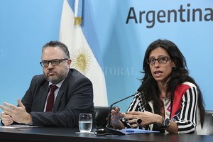 NA Matías Kulfas y Paula Español.