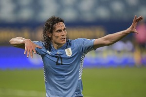 ELLITORAL_385759 |  Conmebol NOTICIAS ARGENTINAS BAIRES, 
JUNIO 24: Edinson Cavani 
festeja el segundo gol de 
Uruguay ante Bolivia. Foto NA: 
COPA AMERICA