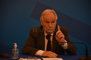 ELLITORAL_339893 |  Guillermo Di Salvatore Hay una ley que habilita el juego y por resolución de la Caja se van adecuando las modalidades , resumió Weder.