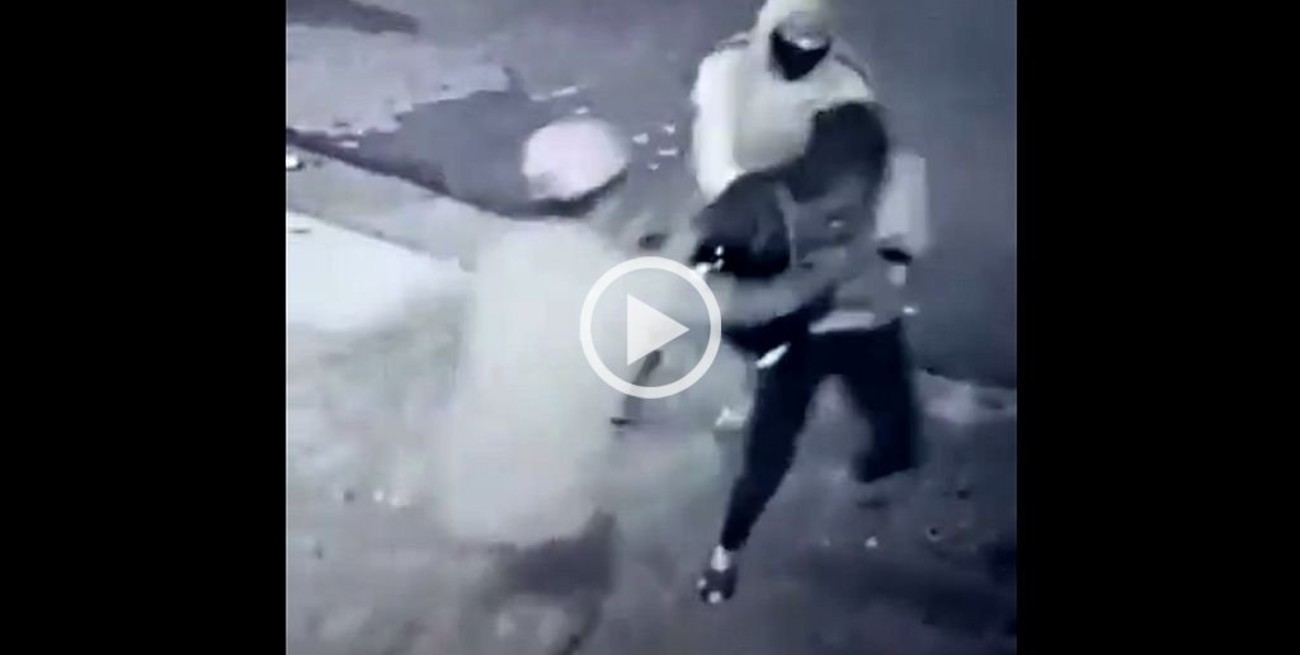 Video: violento robo en barrio Candioti
