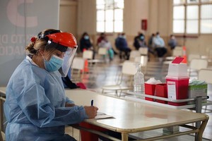 ELLITORAL_395124 |  NA NOTICIAS ARGENTINAS CORDOBA 
AGOSTO 3: ComenzÃ³ hoy en la 
provincia de CÃ³rdoba  con la 
vacunaciÃ³n contra el 
#coronavirus para personas de 
12 a 17 aÃ±os que integran los 
grupos priorizados.
Foto NA