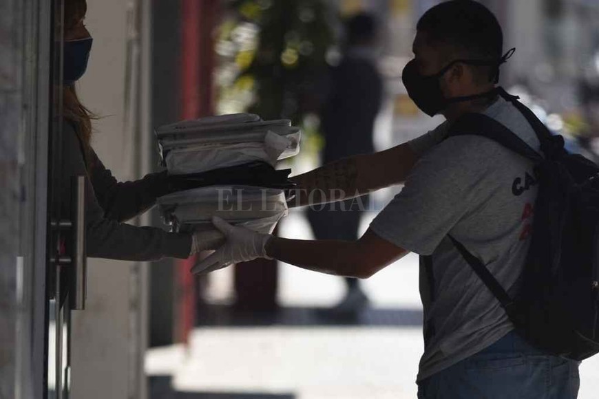 ELLITORAL_314821 |  Mauricio Garín Lo pide, lo tiene. El comercio puerta a puerta, que también requiere protocolo, creció durante la pandemia.