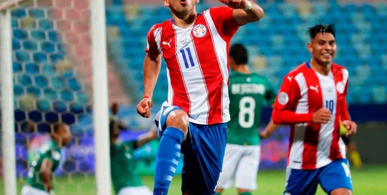 Paraguay lo dio vuelta y venció a Bolivia por 3 a 1 con doblete de Ángel Romero