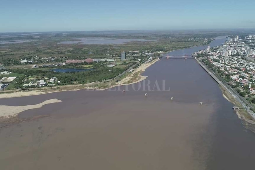 ELLITORAL_297013 |  Fernando Nicola (Drone) La bajante actual del río Paraná modificó el paisaje en la Laguna Setúbal.