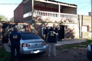 ELLITORAL_370886 |  Gentileza Efectivos de la Agencia de Investigación Criminal (AIC) de Las Colonias incautaron un VW Passat utilizado por la banda.