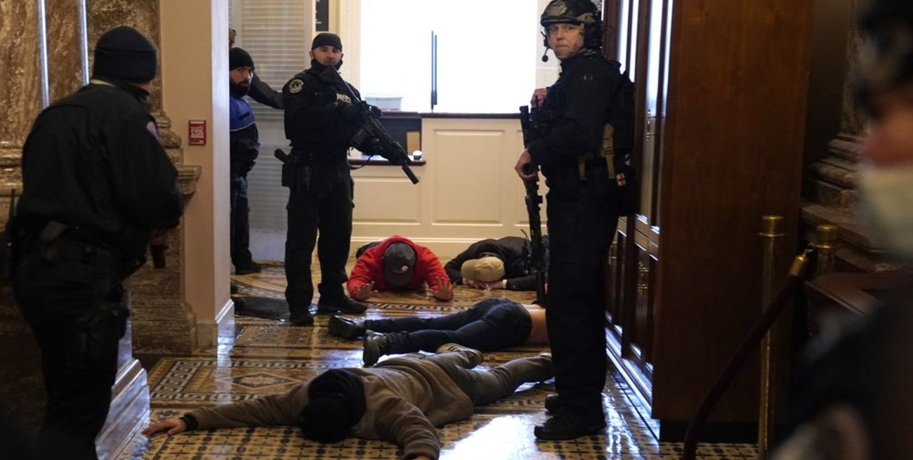 La policía publicó fotos de las personas buscadas por los disturbios en el Capitolio