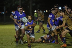 Pablo Aguirre Alexis Zilonka, medio scrum de Cha Roga Club, abre juego a sus backs durante el cotejo desarrollado en las instalaciones de CRAI.