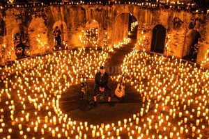 ELLITORAL_375519 |  Gentileza Metamorfosis Más de 25 canciones, 5 mil velas, 30 músicos y una de las veladas más emocionantes que se haya vivido en estos tiempos.