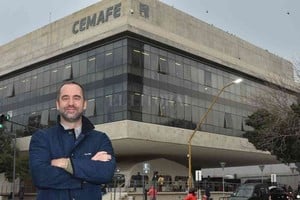 Flavio Raina Gorrochategui presidió el Consejo del hospital Iturraspe entre 2012 y 2017 y en la actualidad es asesor legal del Cemafe. Además, es docente universitario.