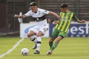Prensa Platense zzzznacd2NOTICIAS ARGENTINAS BAIRES, ABRIL 26: Escena del partido que están jugando Platense y Aldosivi de Mar del Plata en el estadio "Ciudad de Vicente López", por la undécima jornada de la Zona A de la Copa de la Liga Profesional de Fútbol. Foto NA: PRENSA PLATENSEzzzz