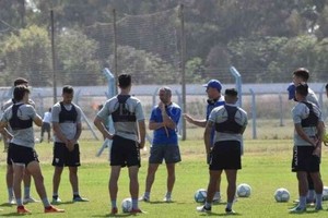 Archivo El técnico Otta debe acomodar un plantel con varias bajas.