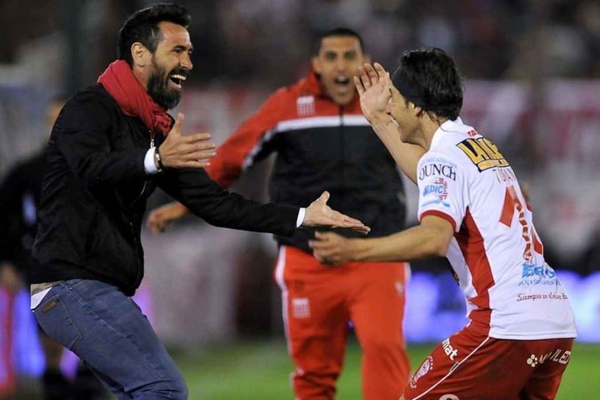 ELLITORAL_401698 |  Archivo El  Barba  y el  Pato . El actual director técnico campeón con Colón, fue entrenador de Patricio Toranzo en Huracán, como así también compañero del todavía jugador del Globo, que está próximo a cumplir 40 años.
