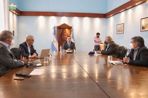ELLITORAL_366409 |  Prensa Gobierno de Corrientes Las máximas autoridades provinciales en la reunión que definió la aprobación.