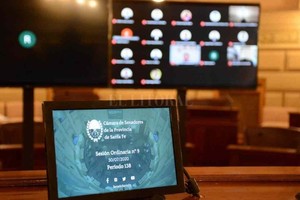 Prensa Senado de Santa Fe Un proyecto de ley Rubén Pirola prevé que durante la emergencia por el Covid-19 el transporte reciba beneficios del sector público provincial.