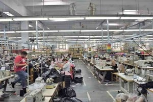 ELLITORAL_389858 |  Archivo El Litoral En  2016 les fue otorgado el  uso temporal  de las instalaciones fabriles  a los empleados de la firma Plenit. El senador Lisandro Enrico (UCR-General López) pidió la renovación de la ley que lo dispuso.