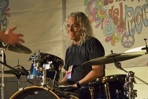 ELLITORAL_373316 |  Noticias Argentinas García detrás de los parches: su lugar en el mundo, aunque comenzó en la música como acordeonista.