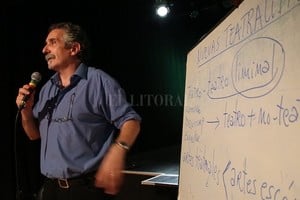 Archivo El Litoral Pensador del teatro, Jorge Dubatti considera que el mundo se ha transformado en un gigantesco laboratorio de percepción de la relevancia del convivio en nuestra vida cotidiana.