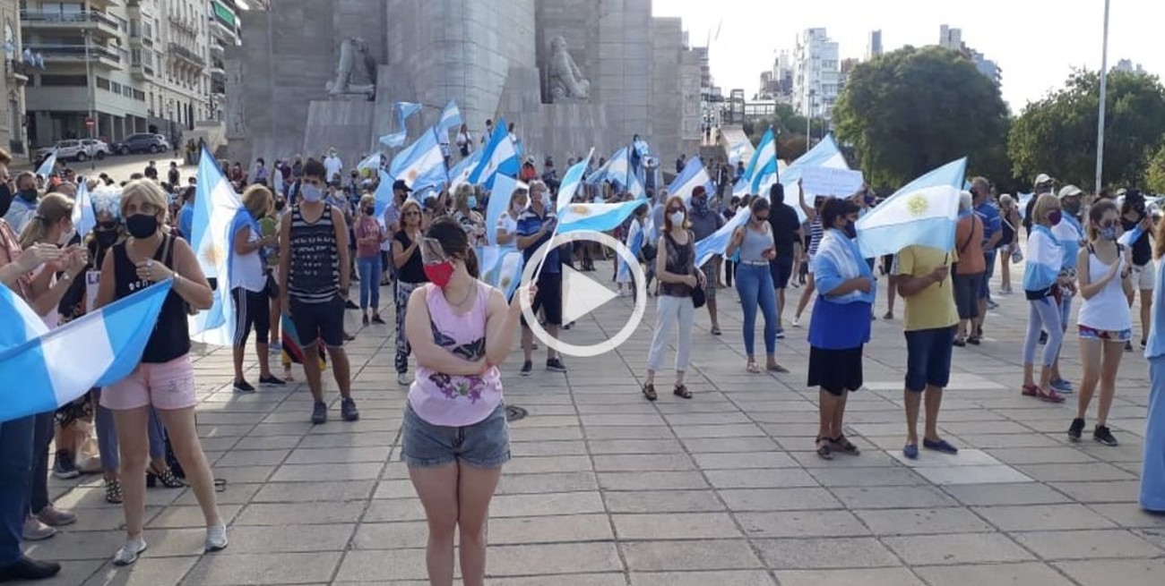#27F en Rosario: protesta masiva por el llamado vacunatorio VIP