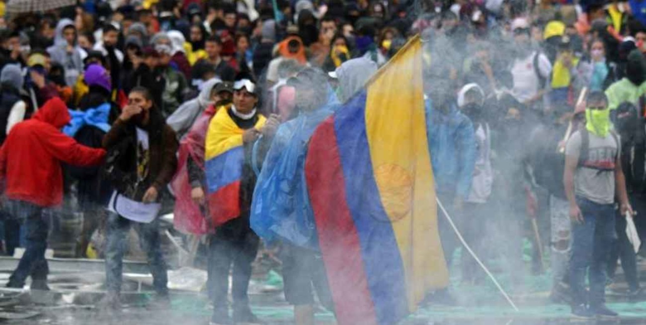 Unos 60 muertos y más de 700 heridos, el saldo de la ola de protestas en Colombia  