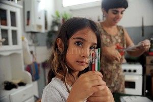 Archivo / Télam Acceso. La herramienta más utilizada por los alumnos de barrios populares para hacer las tareas fue el celular, pero no por el elección sino por la falta de otros dispositivos, al contrario que sus pares de otros segmentos socioeconómicos.