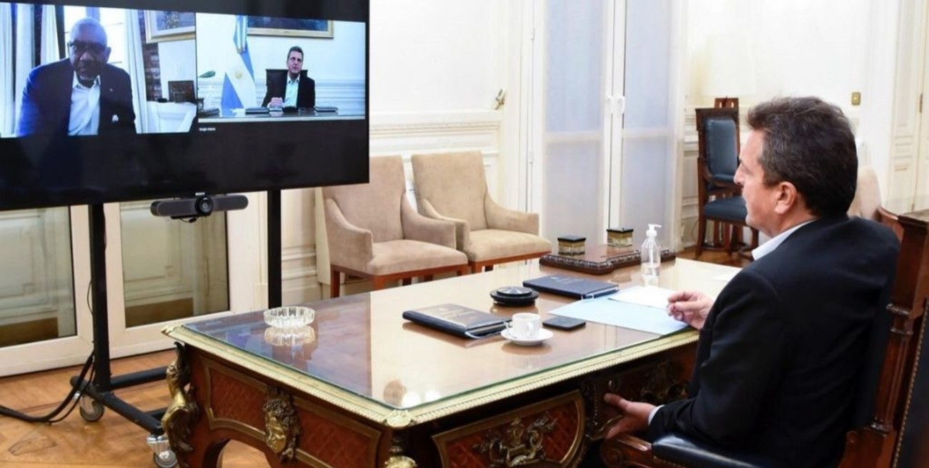Nuevo respaldo de un congresista clave de Biden para "una solución sustentable y de largo plazo" de la deuda argentina
