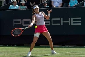 Gentileza Nadia Podoroska en acción en los torneos preparatorios para Wimbledon.