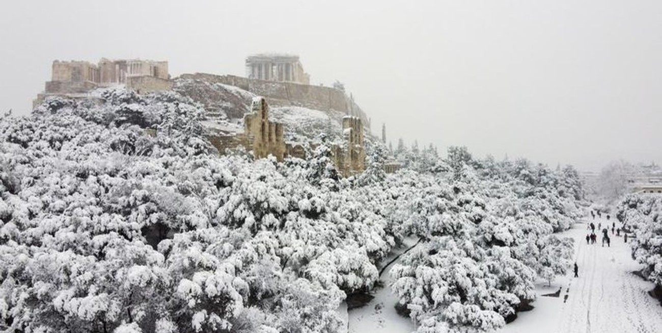 Grecia cubierta por las nevadas más intensas en más de una década