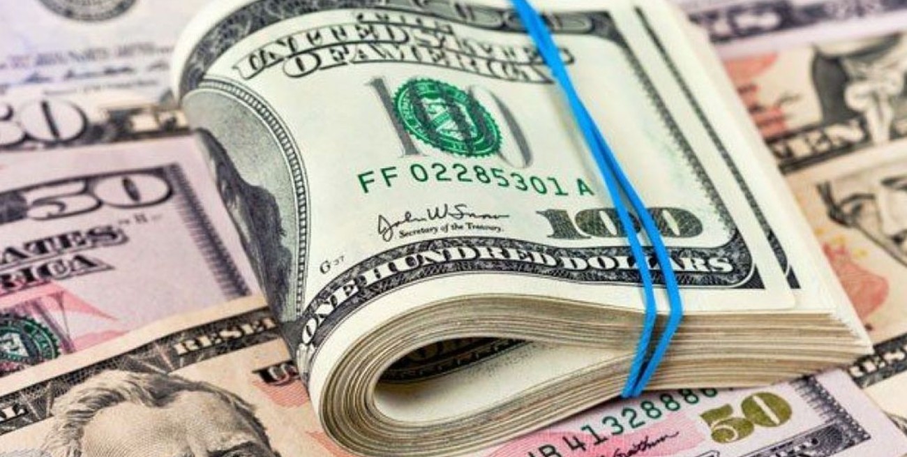 El dólar "blue" retrocede $ 10 y se vende a $ 180
