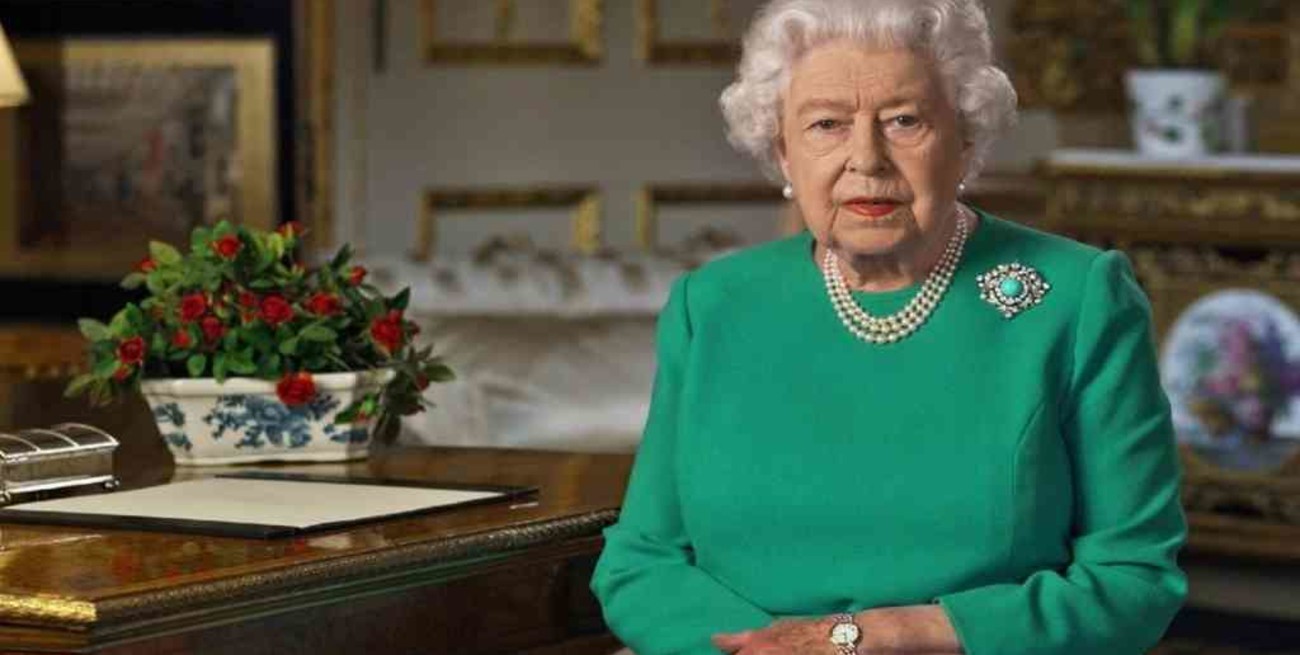 La reina Isabel II destacó las fuentes periodísticas "fiables" ante la pandemia