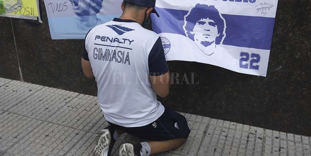El ex y el actual médico de Maradona coinciden: "Diego es inmanejable"