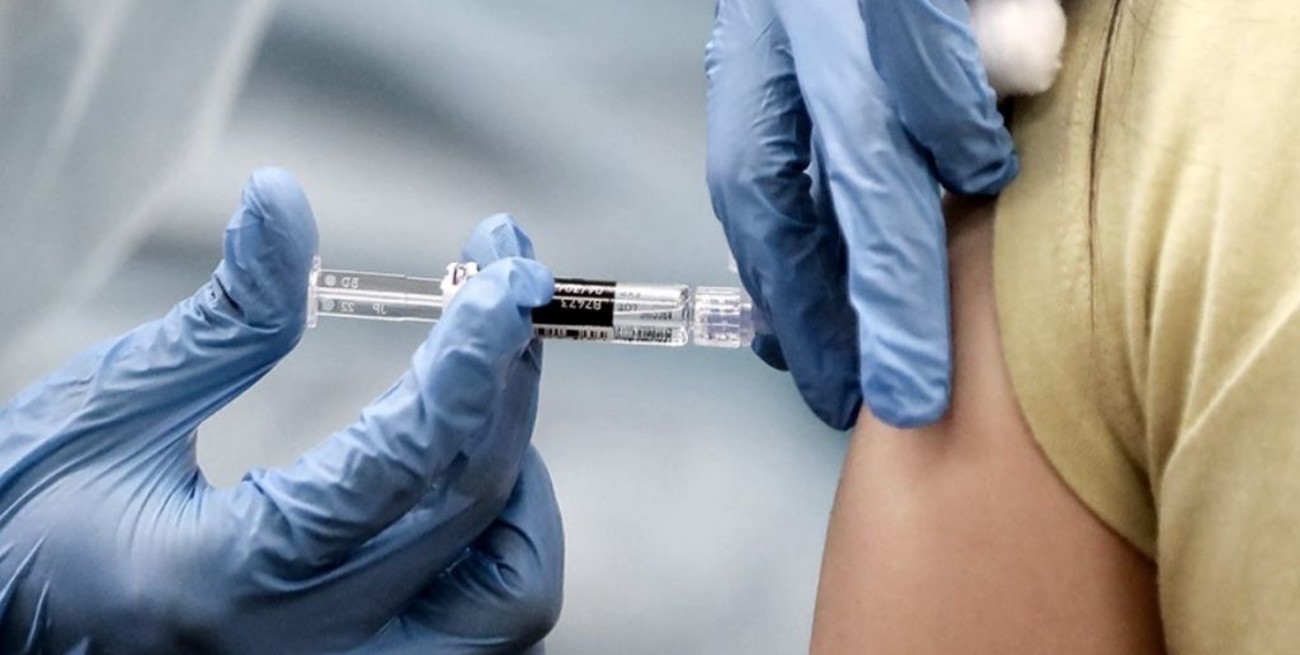 Estudio revela que retrasar la segunda dosis de una vacuna anti Covid aumenta la inmunización