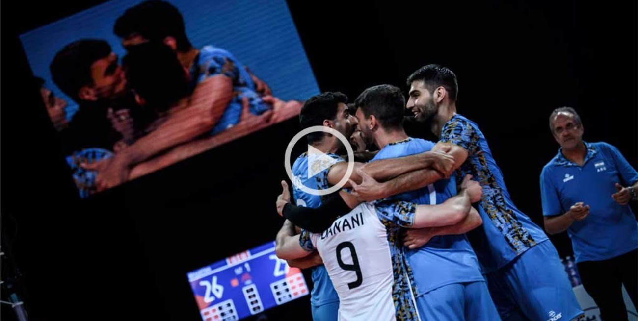 Video: increíble salvada del equipo argentino de voley para ganarle a Serbia