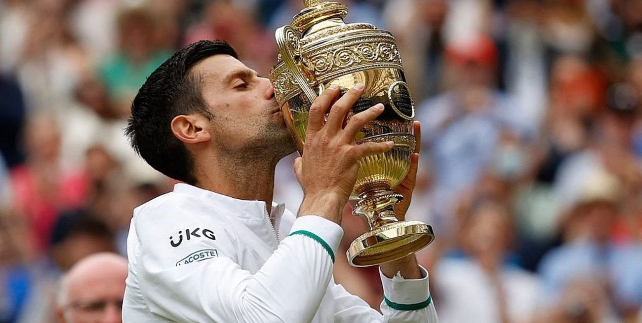 Djokovic ganó Wimbledon por sexta vez e igualó a Federer y Nadal con 20 títulos de Grand Slam