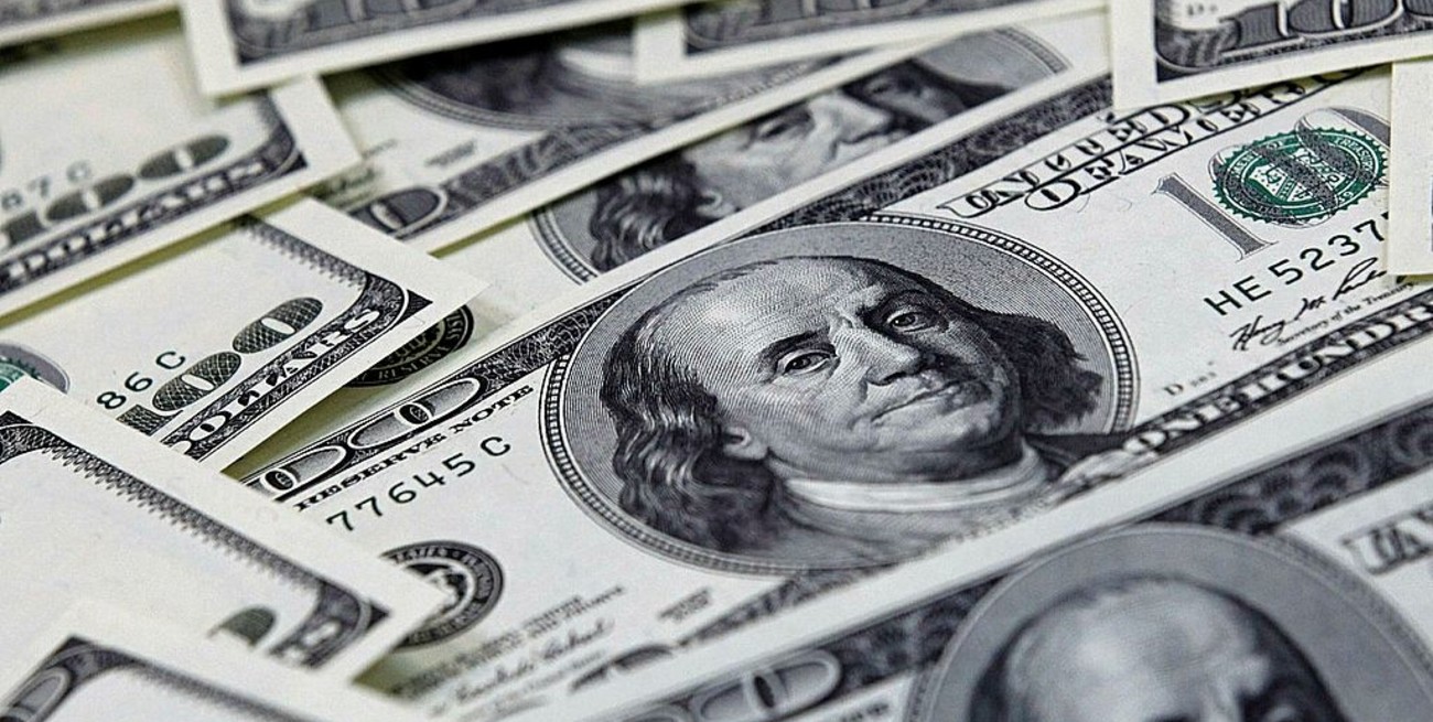 El dólar blue tocó los $ 184,50 y crece la brecha con el oficial