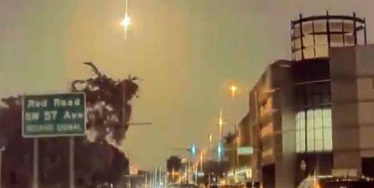 Vídeo: el sur de Florida iluminado por un meteorito