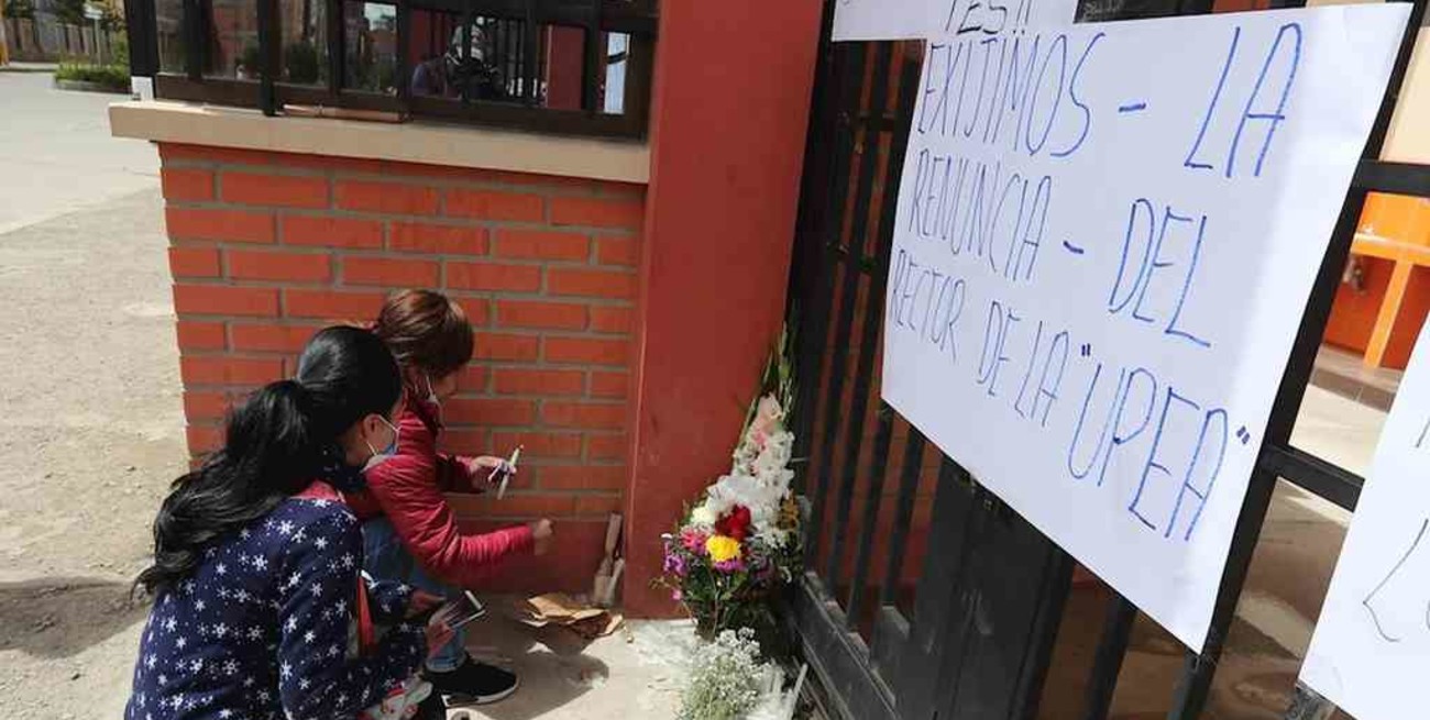 Familiares de las víctimas piden justicia por la tragedia en la universidad de Bolivia