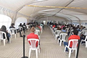 ELLITORAL_396382 |  Guillermo Di Salvatore Espera. No pudieron vacunarse cuando era su turno, ahora deberán esperar las vacunas.