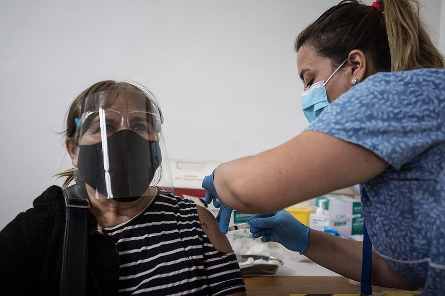 ELLITORAL_361619 |  Xinhua/Jorge Villegas Chile vacunó 4.176.094 personas, 18,5% de las cuales ya recibieron la segunda dosis.